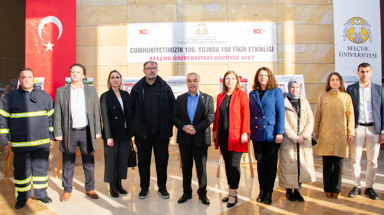 ‘Cumhuriyetimizin 100. Yılında 100 Fikir’ poster sergisi, ziyaretçileriyle buluştu